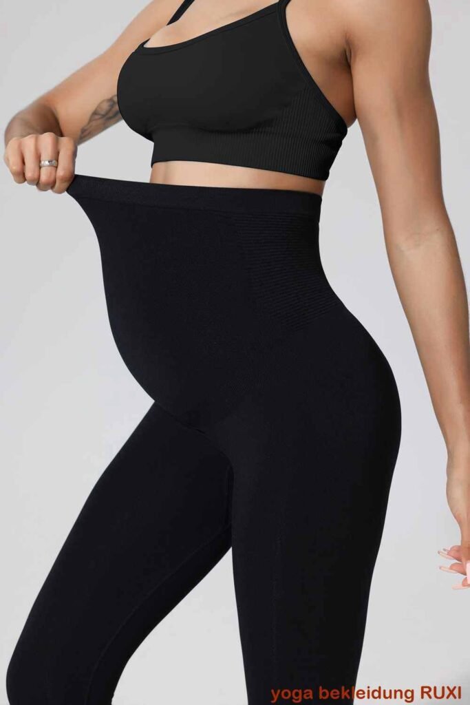 Comfort Fit Fussball Shorts fuer Damen RUXI de3403