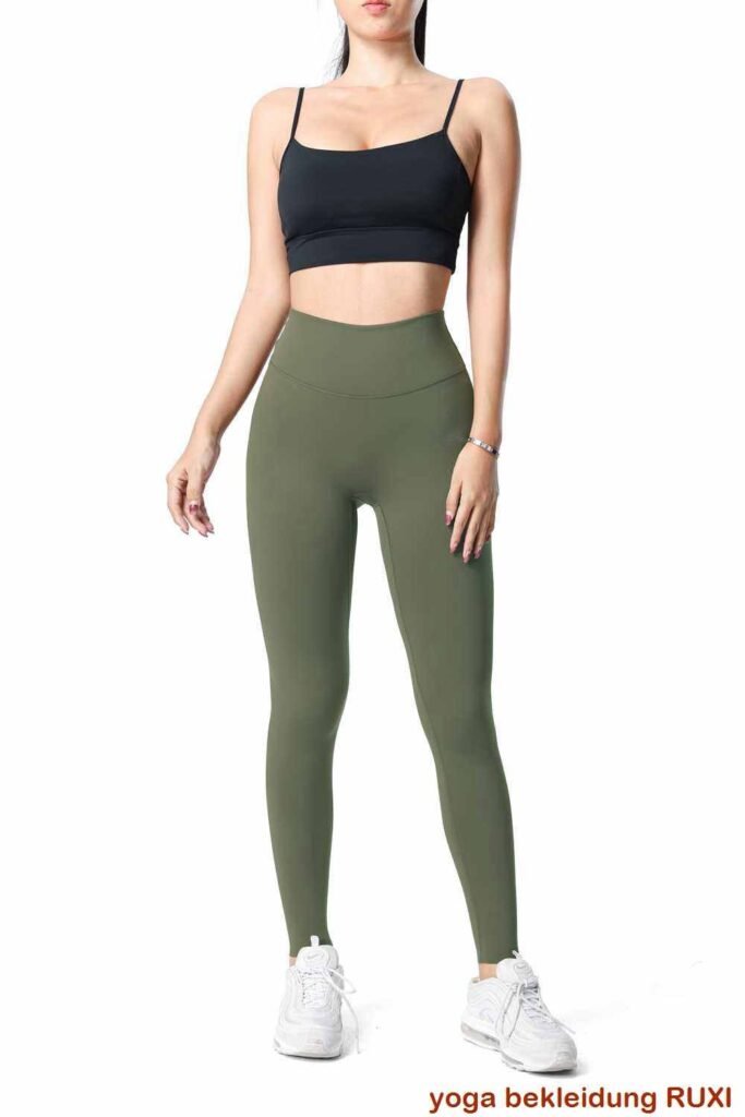 Eng anliegende Trainingsshorts fuer aktive Performance