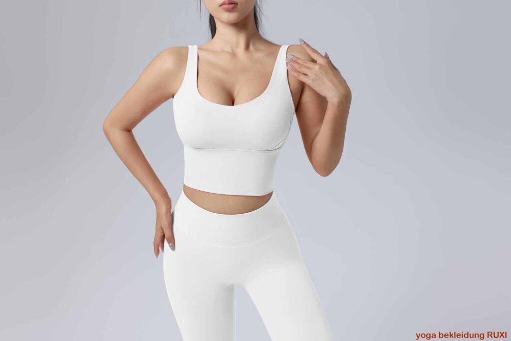 Schwarze nahtlose Radlershorts fuer Damen RUXI de3061