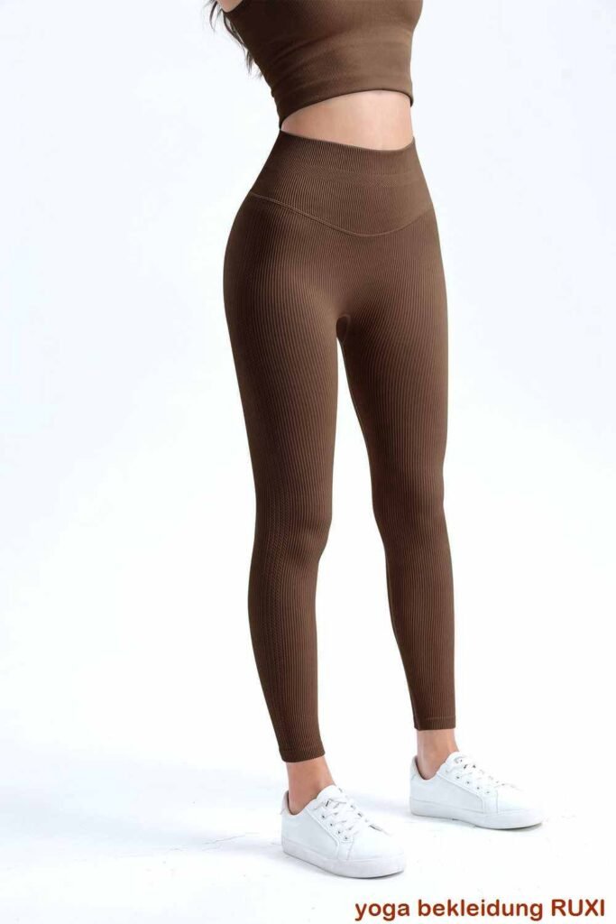 Sportliche schwarze Trainingsshorts fuer Herren RUXI de2306