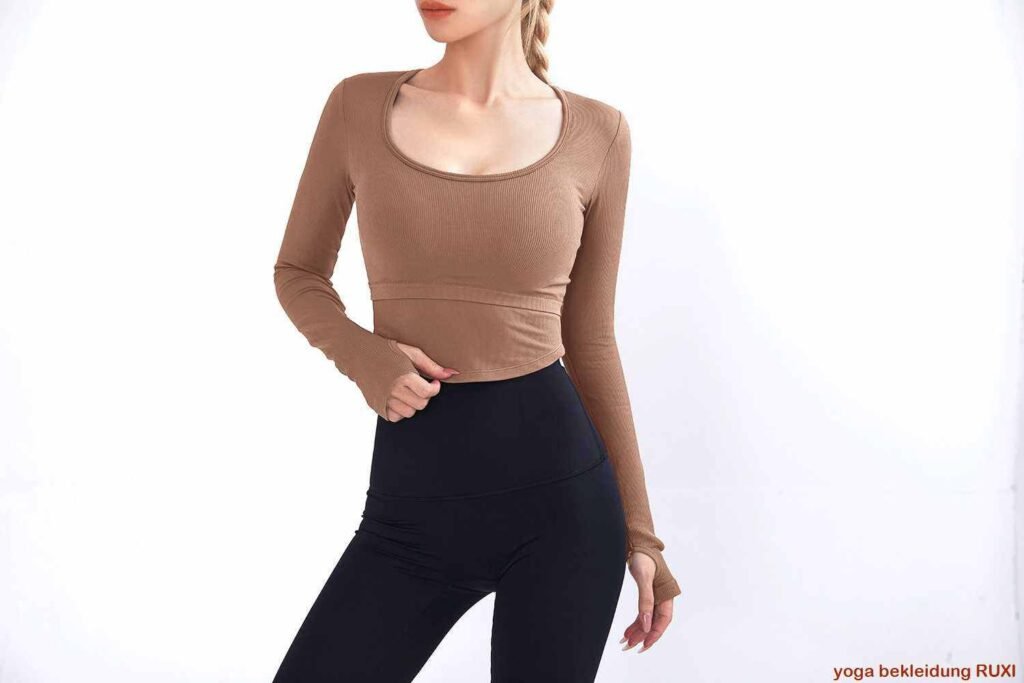Stuetzender Sport BH von All Me fuer aktives Tragen RUXI
