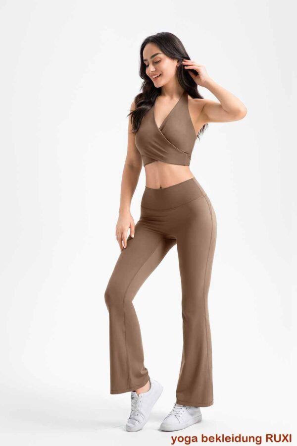 Weisse Yogahose fuer Damen mit bequemer Stretch Passform